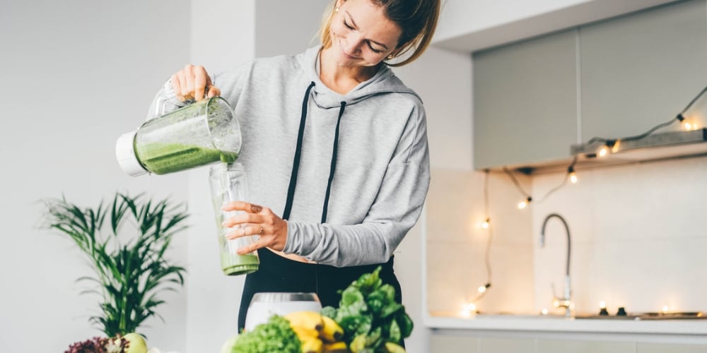 Nutritionist making a fruit smoothie